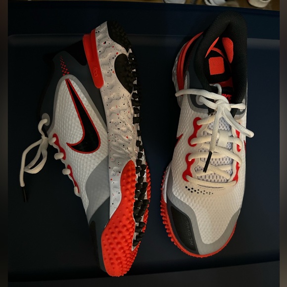 NWOT Nike Alpha Huarache Elite 3 Turf ‘White Bright Crimson’ Men 6.5 / Women 8 - Picture 4 of 7